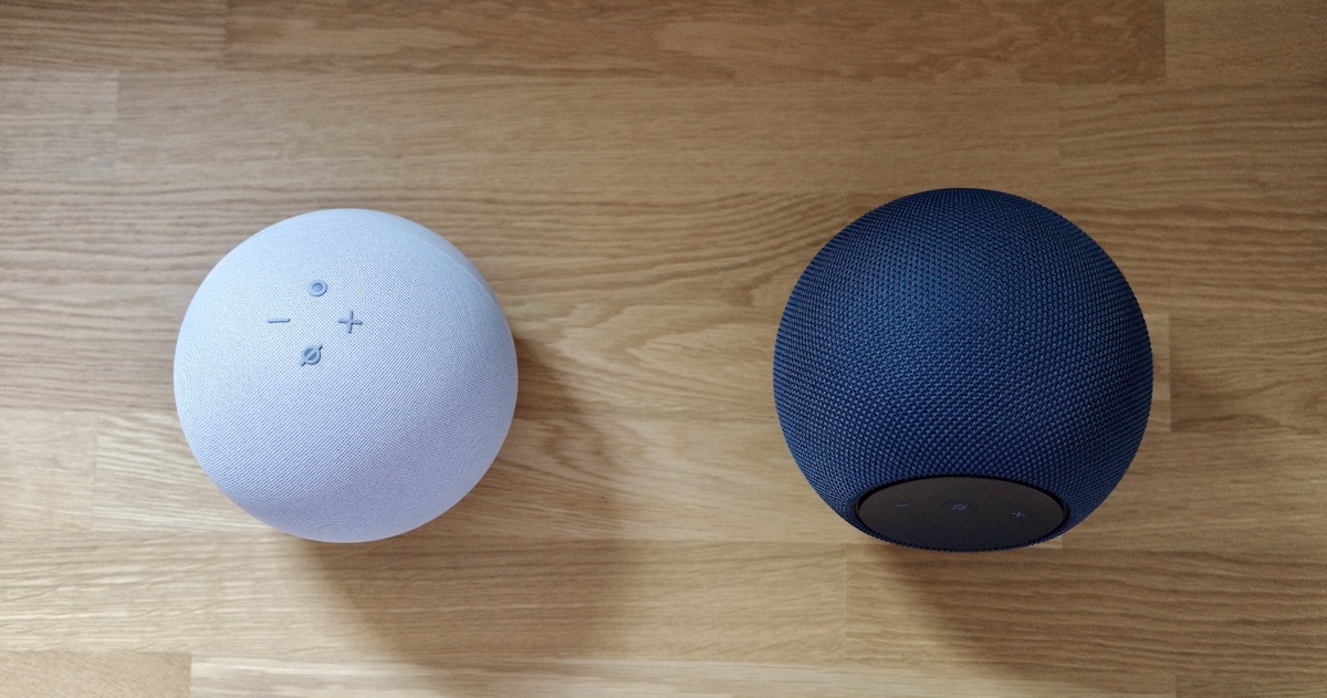 Echo 第4世代と新型Echo Studioの上からの写真