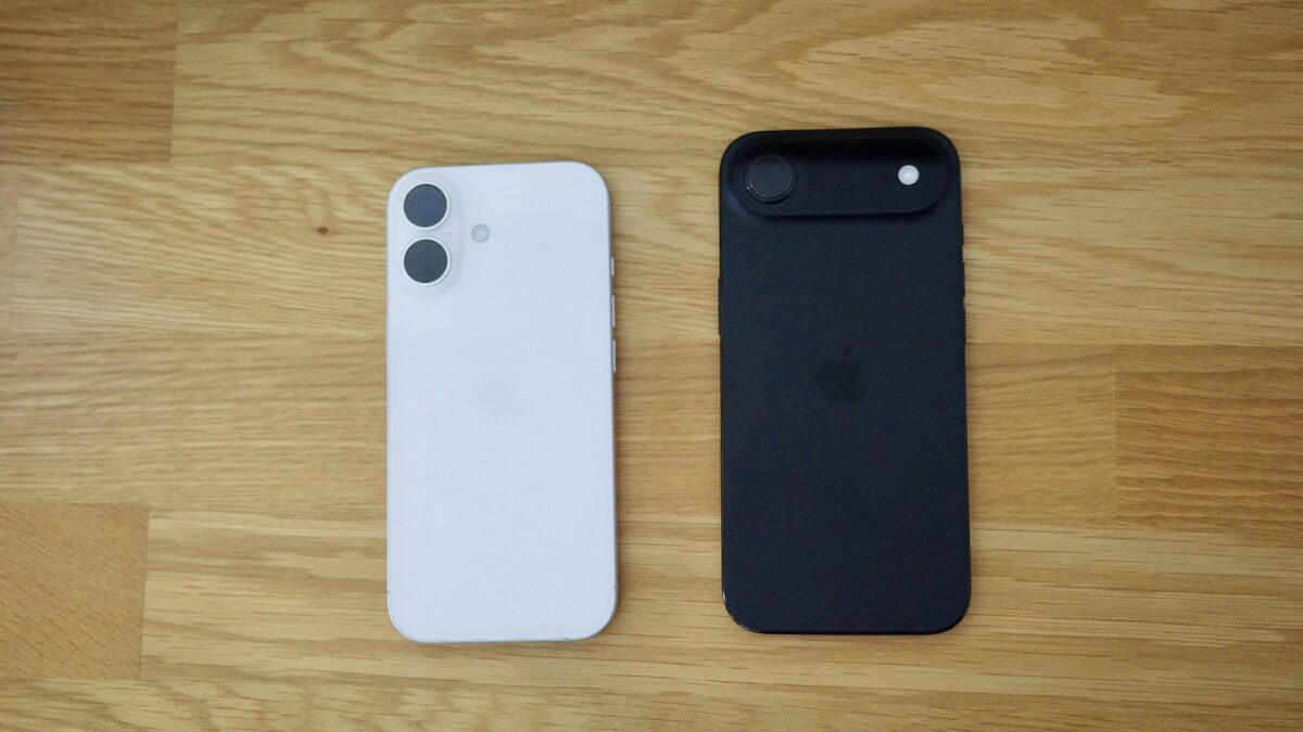 iPhone17とiPhone Airを並べた裏面の写真