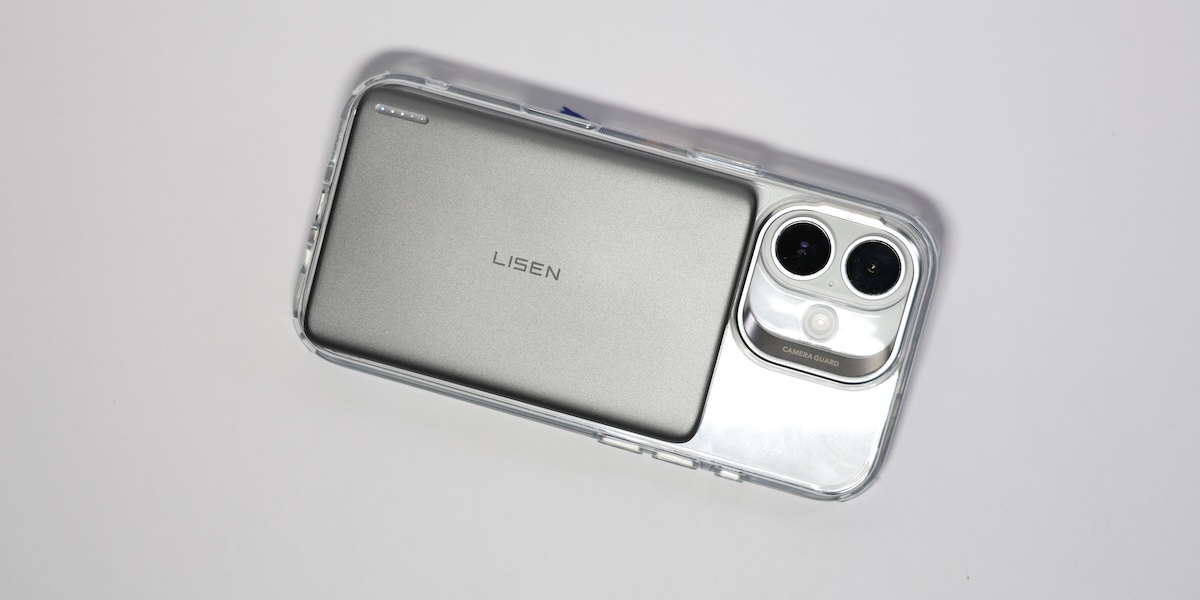 iPhone17用ESRケースにモバイルバッテリーを装着