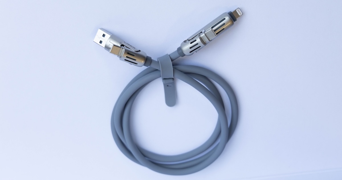 LISEN 4in1マルチ充電ケーブルをぐるぐる巻きにした写真