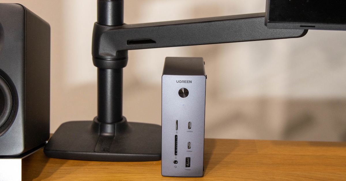 UGREENドッキングステーションとモニターアーム