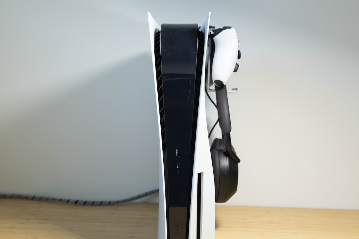 PS5スタンド充電器を横から見た図